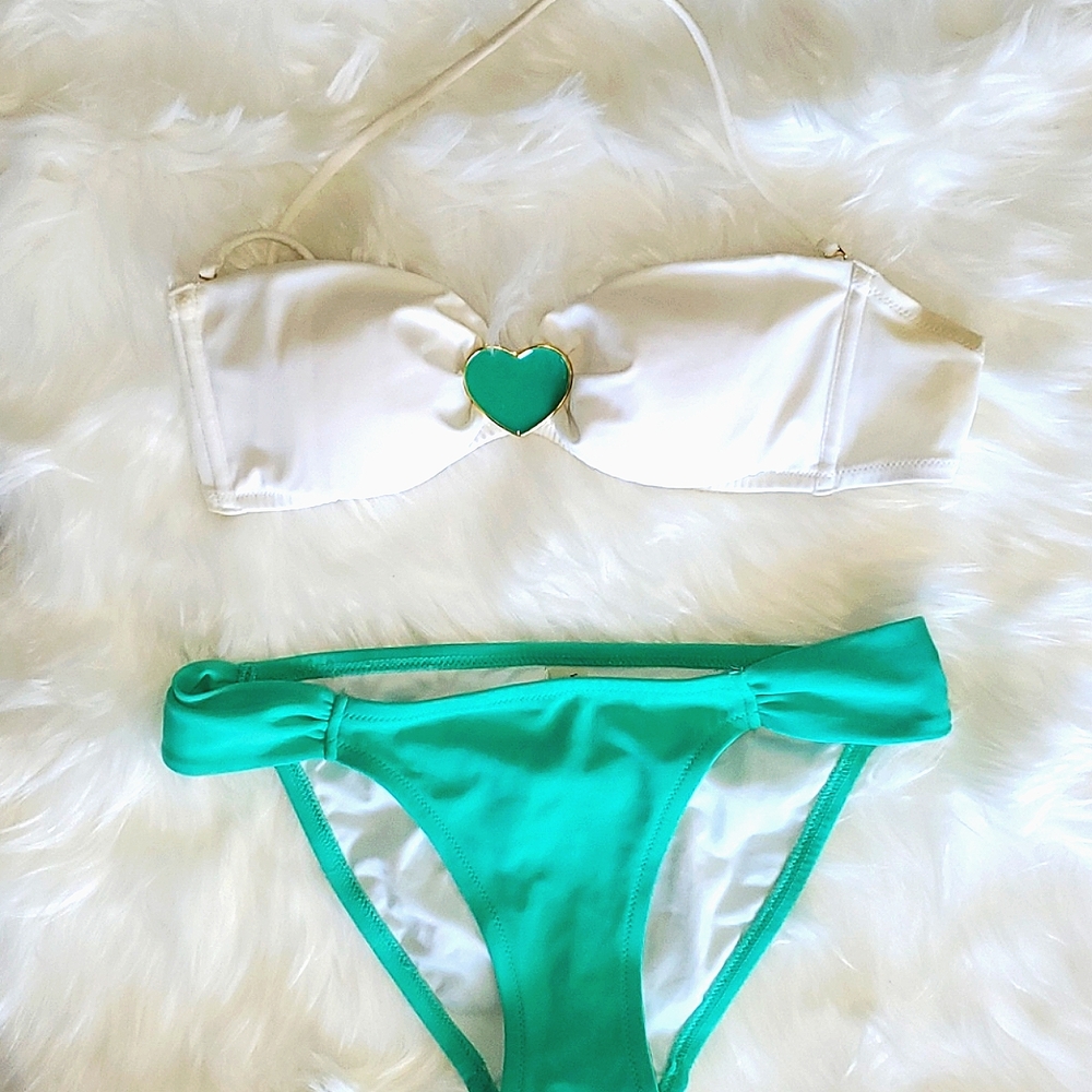 Turquoise and White bikini 👙
